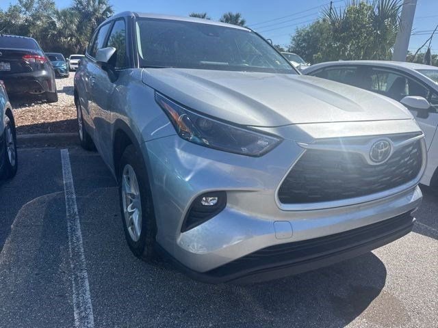 Used 2025 Toyota Highlander LE image 9