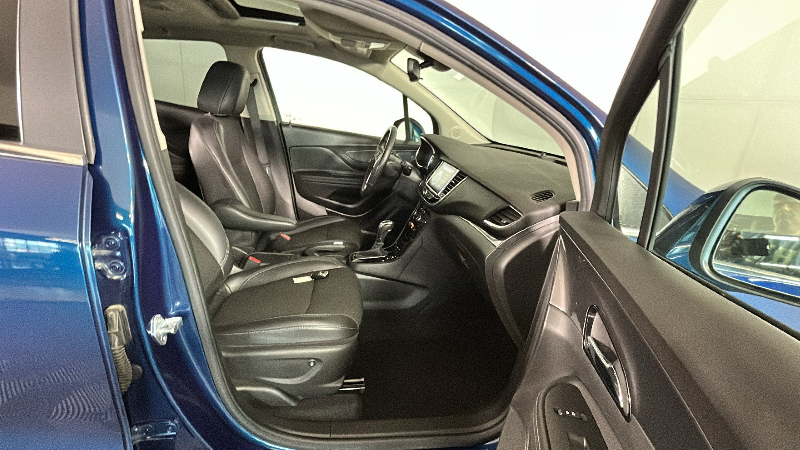 Used 2019 Buick Encore Sport Touring w/ Safety Package AWD/4WD image 36