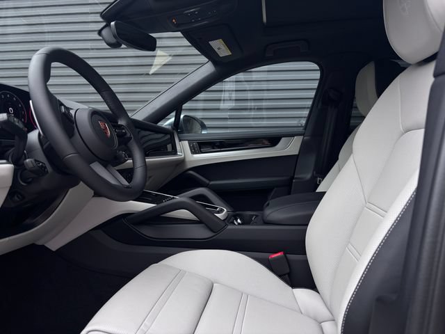 New 2026 Porsche Cayenne Coupe AWD/4WD image 4