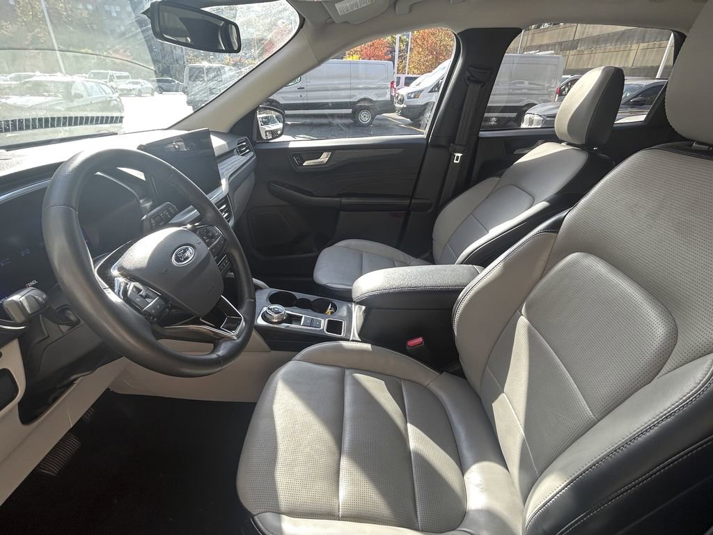 Used 2023 Ford Escape Platinum image 13