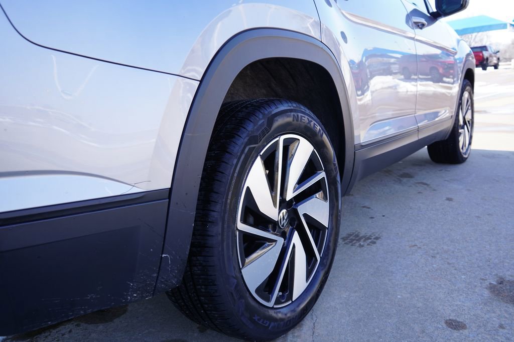 Used 2025 Volkswagen Atlas SE image 7