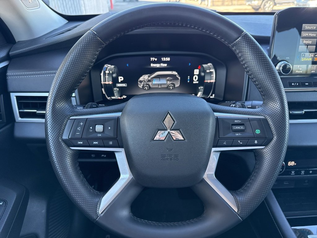 Used 2025 Mitsubishi Outlander SE image 14