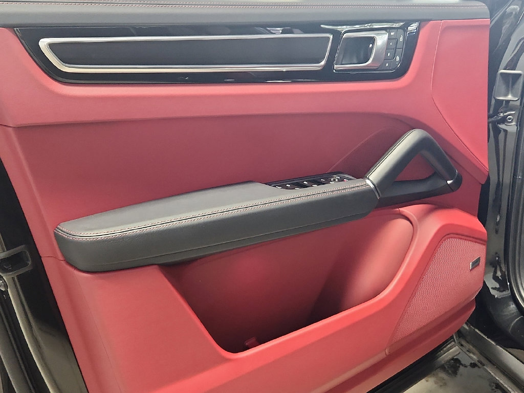 Certified 2023 Porsche Cayenne GTS AWD/4WD image 13