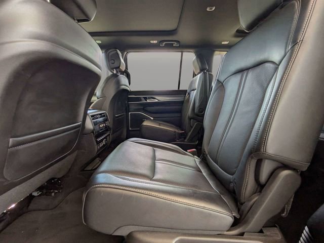 Used 2023 Jeep Wagoneer Series II image 13