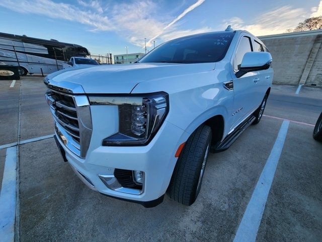 Used 2022 GMC Yukon SLT w/ SLT Premium Package image 3