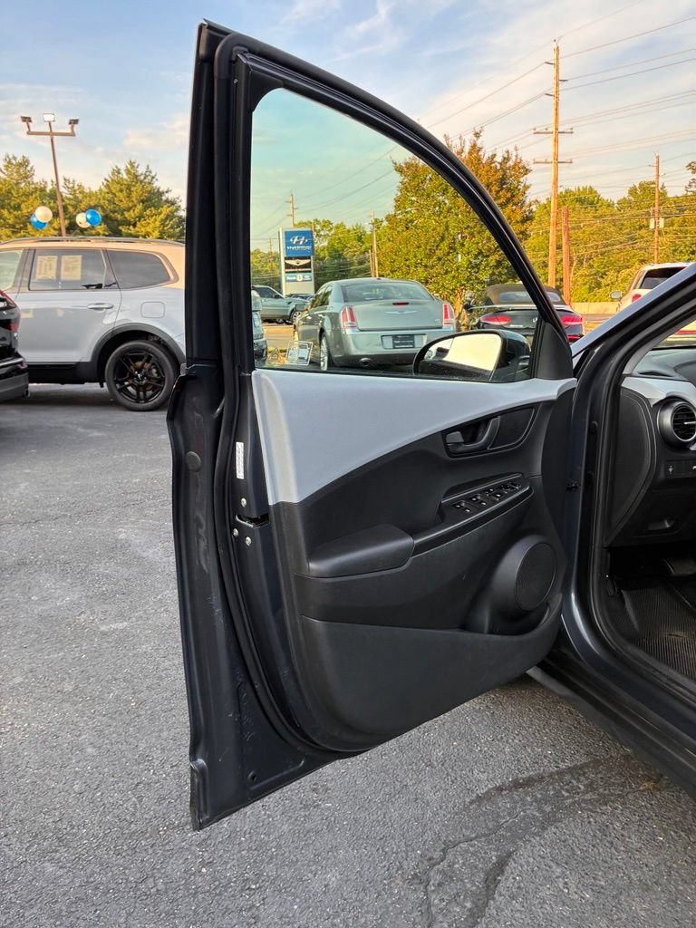 Used 2021 Hyundai Kona SE FWD image 41