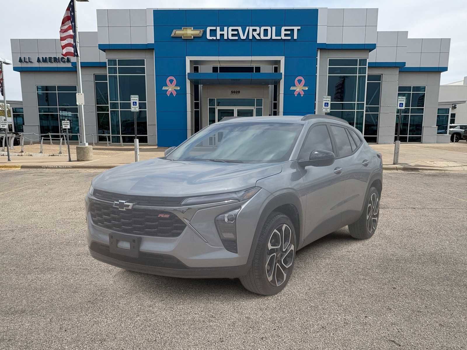Used 2025 Chevrolet Trax RS w/ Sunroof Package FWD image 1