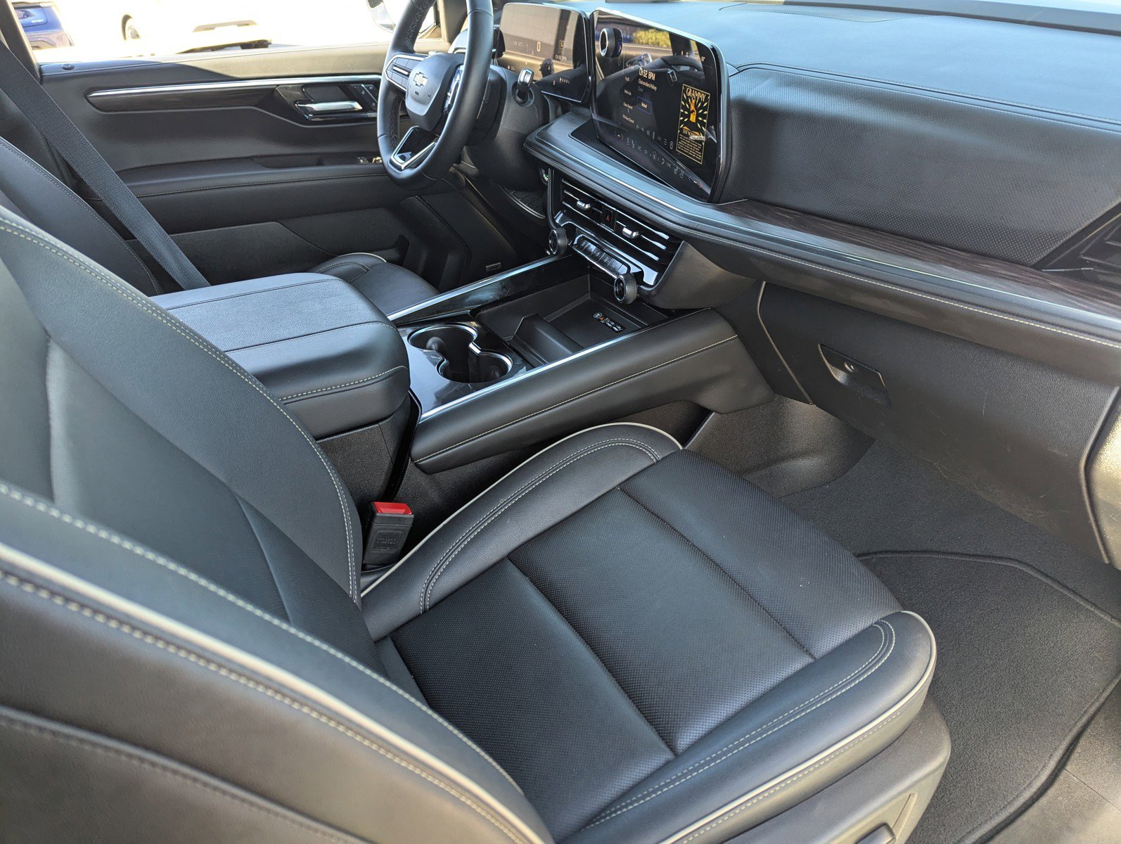 Certified 2025 Chevrolet Suburban Premier image 13