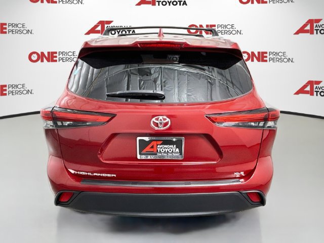Used 2023 Toyota Highlander XLE FWD image 6