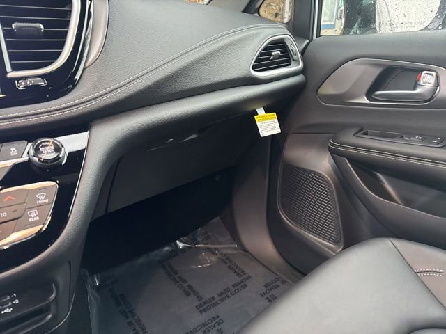 New 2026 Chrysler Pacifica Select w/ S Appearance Package image 29
