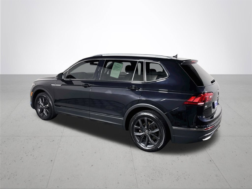 Certified 2024 Volkswagen Tiguan SE w/ Panoramic Sunroof Package AWD/4WD image 9