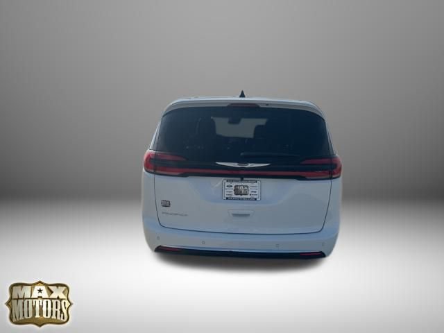 New 2026 Chrysler Pacifica Select image 7