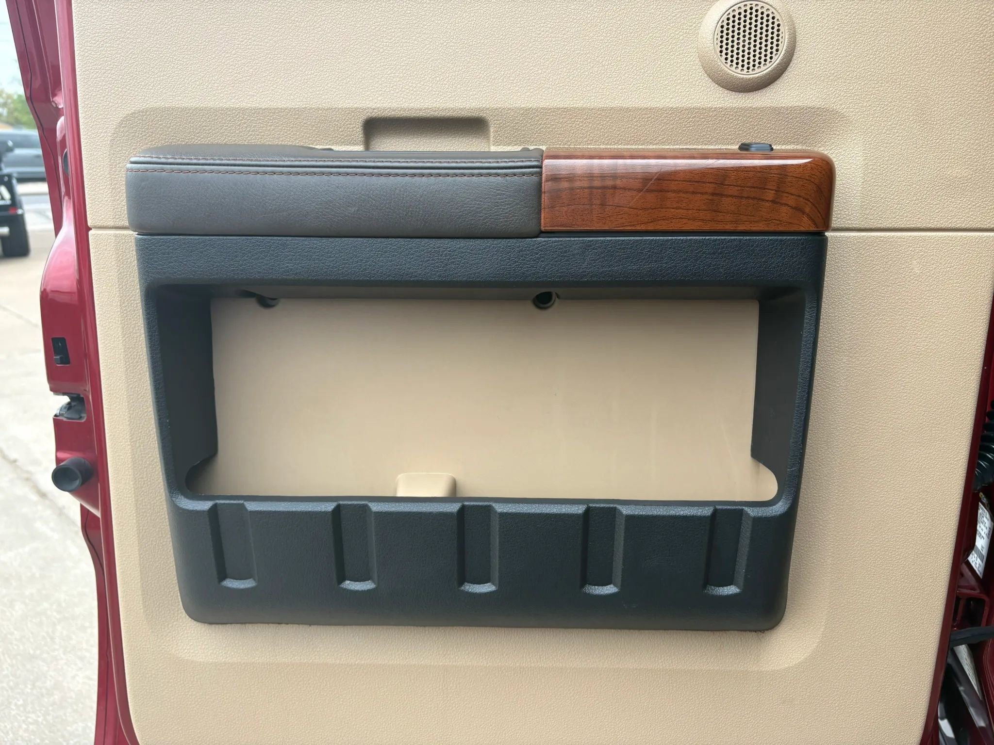 Used 2016 Ford F250 King Ranch w/ FX4 Off-Road Package AWD/4WD image 23