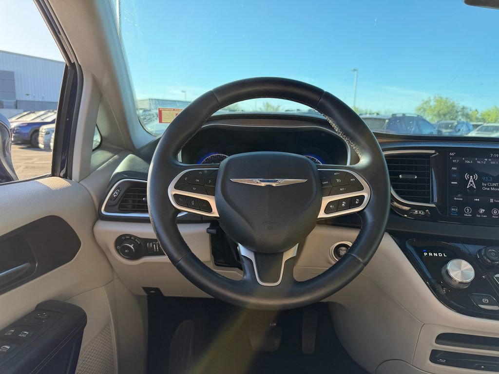 Used 2018 Chrysler Pacifica Touring-L Plus w/ Advanced Safetytec Group FWD image 8