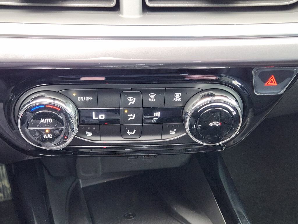 New 2026 Chevrolet Trax ACTIV w/ Sunroof Package FWD image 14