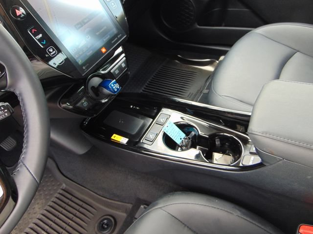 Used 2022 Toyota Prius FWD image 14