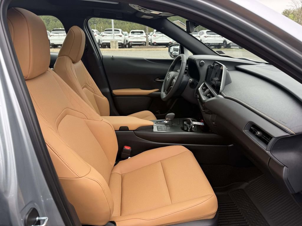 Used 2026 Lexus UX 300h AWD w/ Accessory Package (Z2) image 15