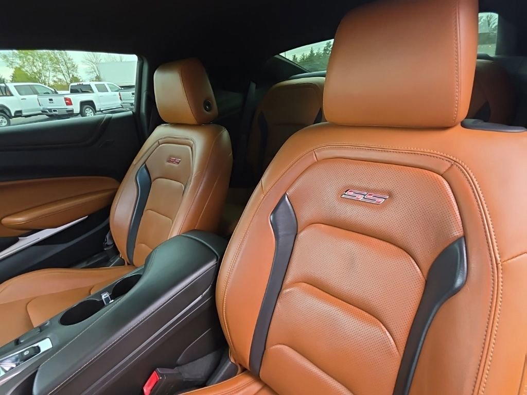 Used 2016 Chevrolet Camaro SS RWD image 17