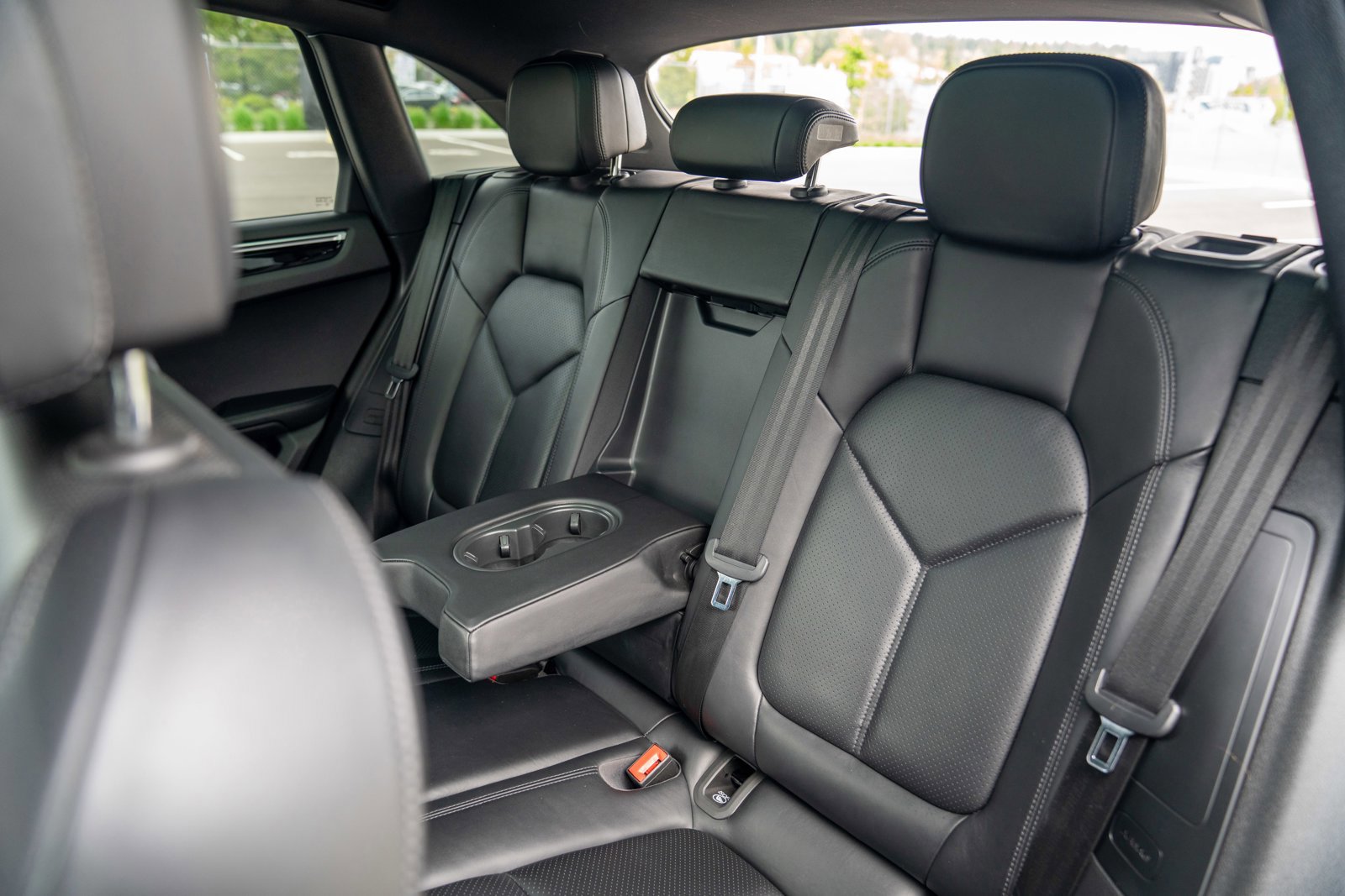 Certified 2018 Porsche Macan AWD/4WD image 23