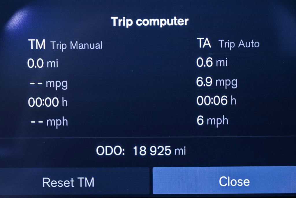 Certified 2025 Volvo XC40 B5 Plus image 13