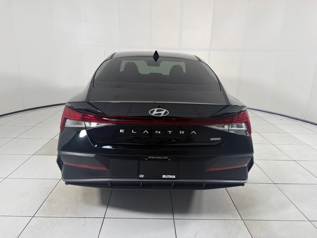 Used 2025 Hyundai Elantra Hybrid FWD image 6