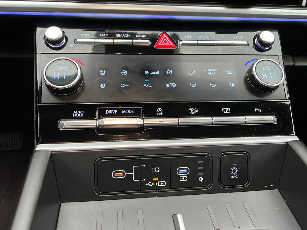 Used 2025 Hyundai Santa Fe Limited image 17