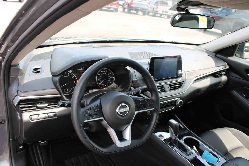 Used 2024 Nissan Altima 2.5 SV FWD image 23
