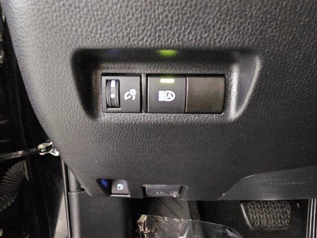 Used 2021 Toyota RAV4 LE AWD/4WD image 14