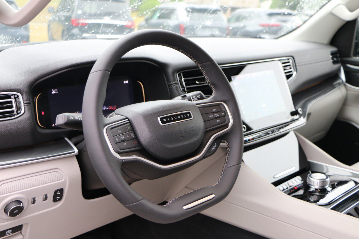 Used 2023 Jeep Wagoneer 2WD image 19