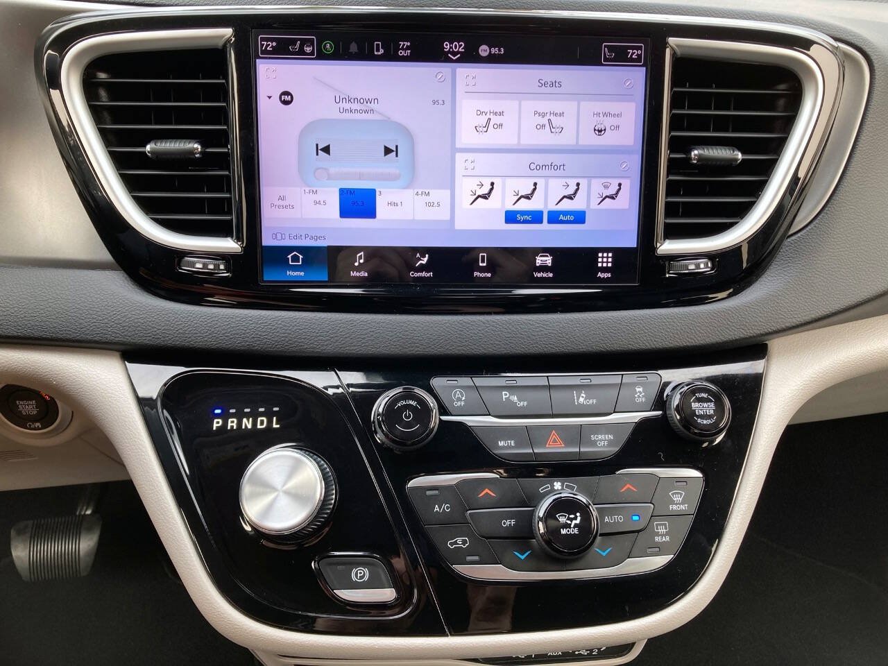 Used 2023 Chrysler Pacifica Touring-L FWD image 25