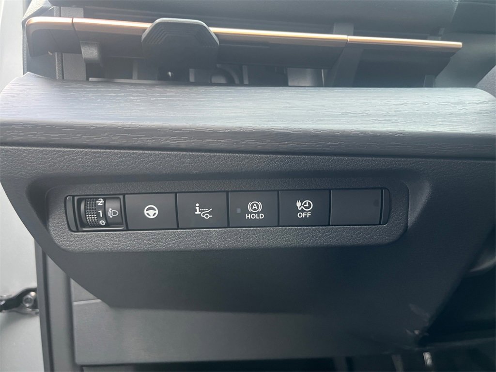 Used 2023 Nissan Ariya AWD image 10