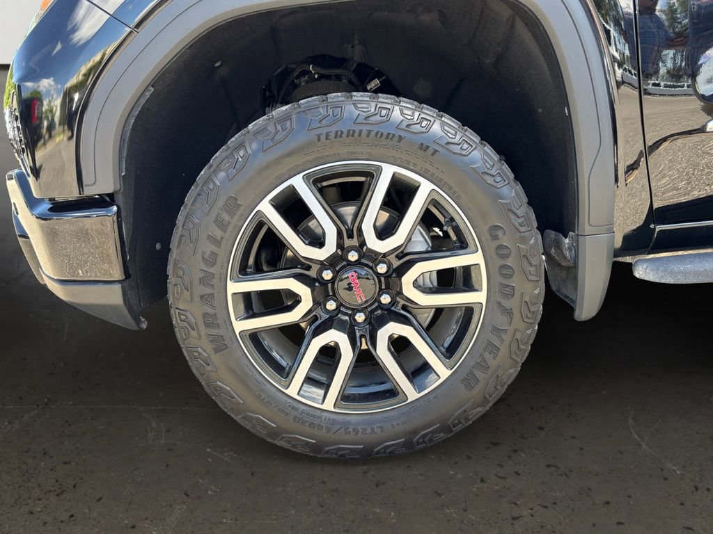 Used 2024 GMC Sierra 1500 AT4 w/ Technology Package AWD/4WD image 10
