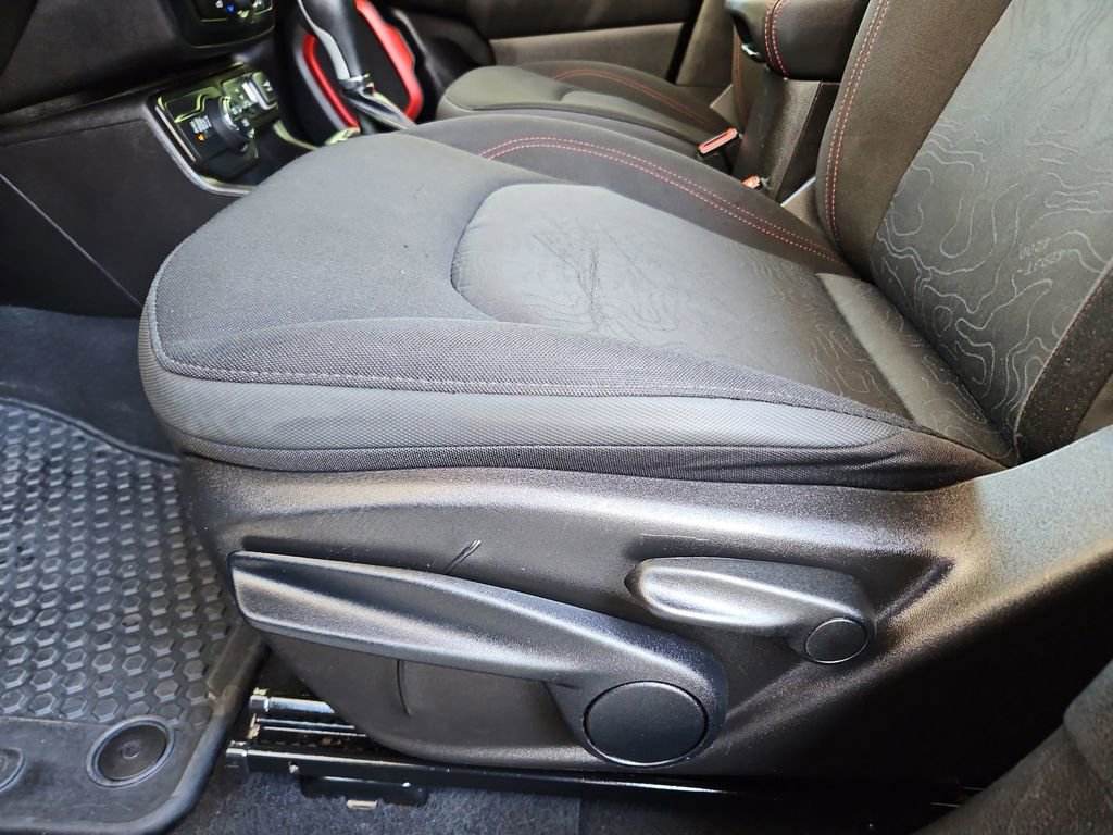 Used 2023 Jeep Renegade Trailhawk image 23