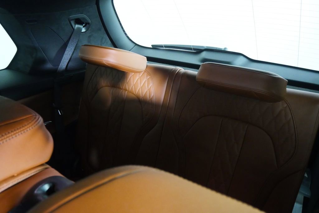 New 2026 BMW ALPINA XB7 image 19