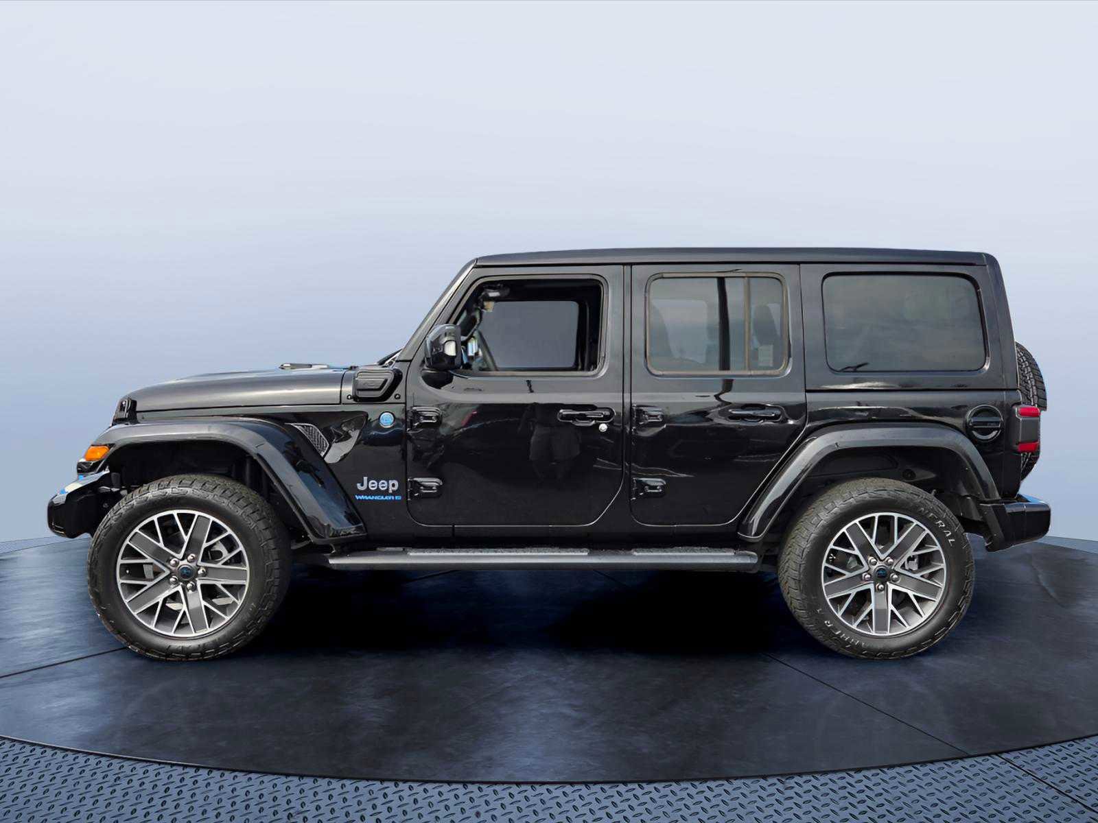 Used 2024 Jeep Wrangler High Altitude AWD/4WD image 3