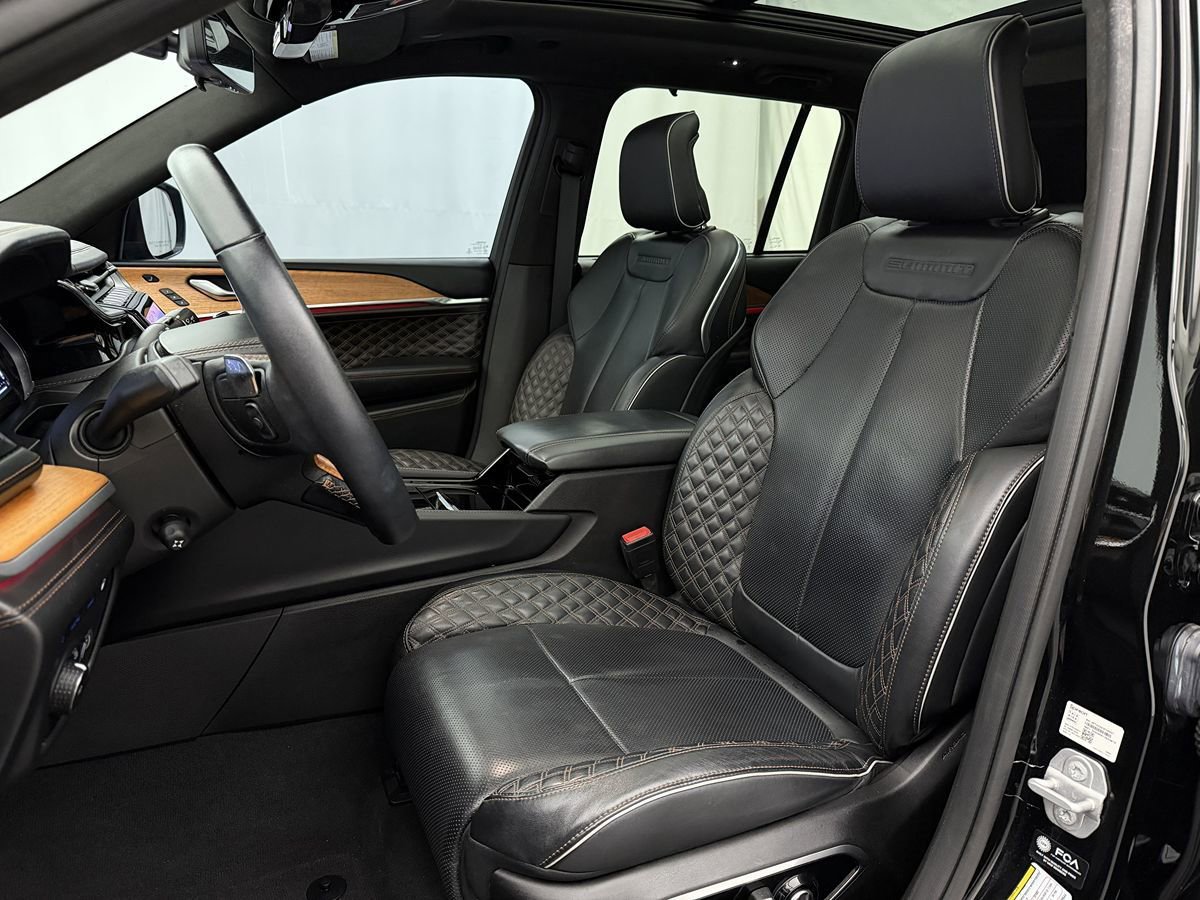 Used 2022 Jeep Grand Cherokee Summit AWD/4WD image 12
