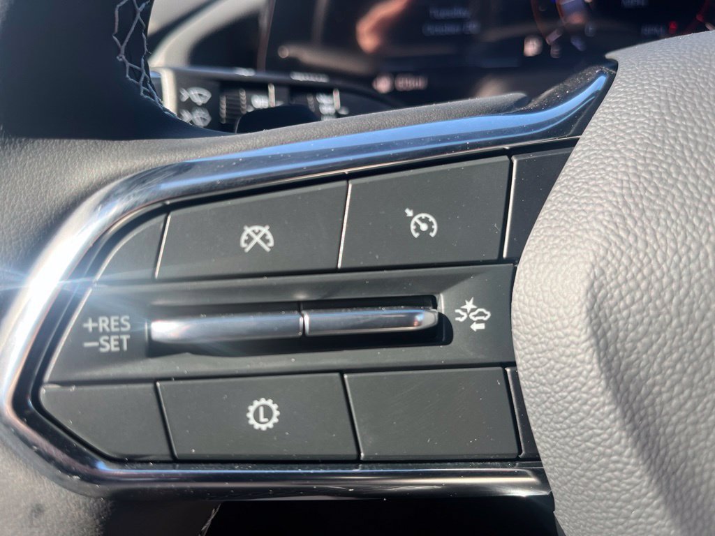 New 2027 Chevrolet Traverse LT w/ Midnight/Sport Edition FWD image 17