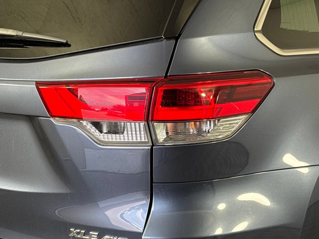 Used 2019 Toyota Highlander XLE AWD/4WD image 8