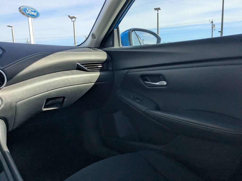 Used 2024 Nissan Sentra SV FWD image 16