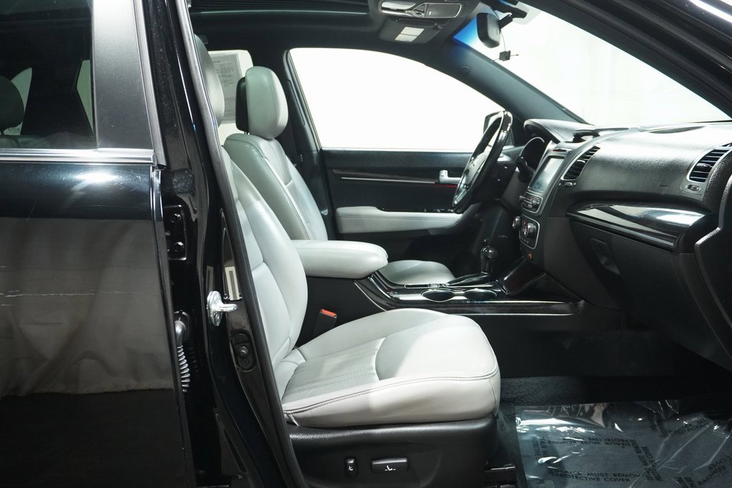 Used 2015 Kia Sorento SX image 13