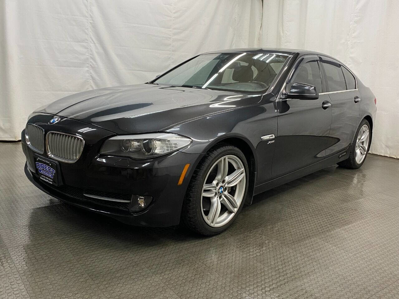 Used 2011 BMW 550i xDrive Sedan AWD/4WD image 4