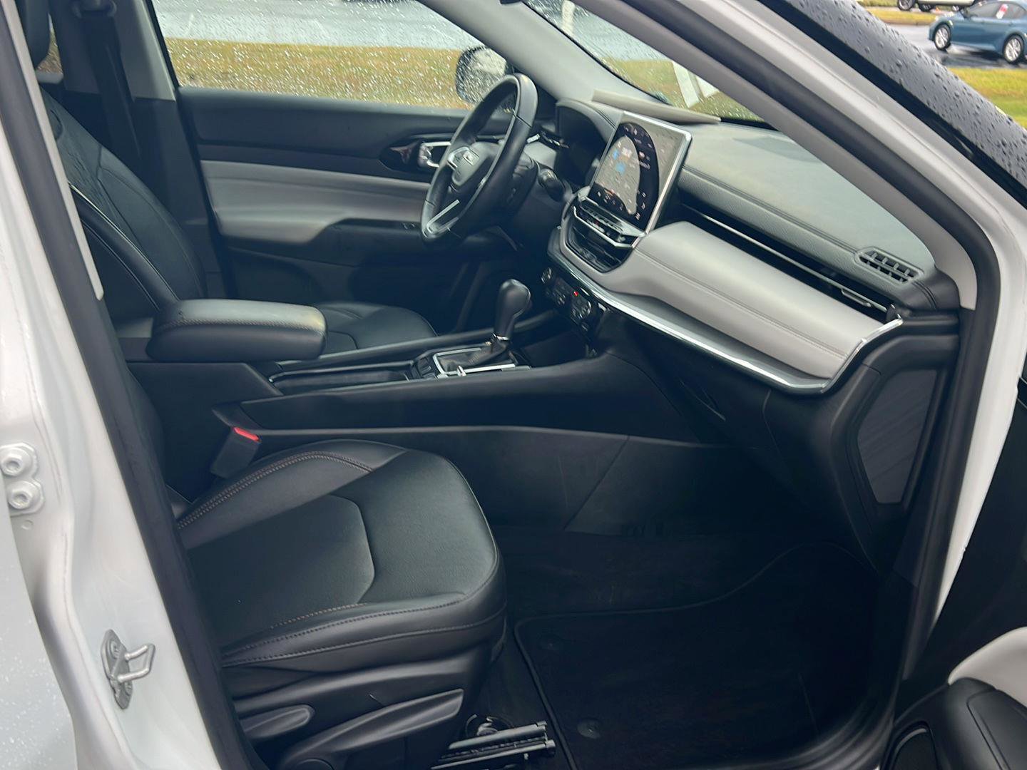 Used 2022 Jeep Compass Limited image 13