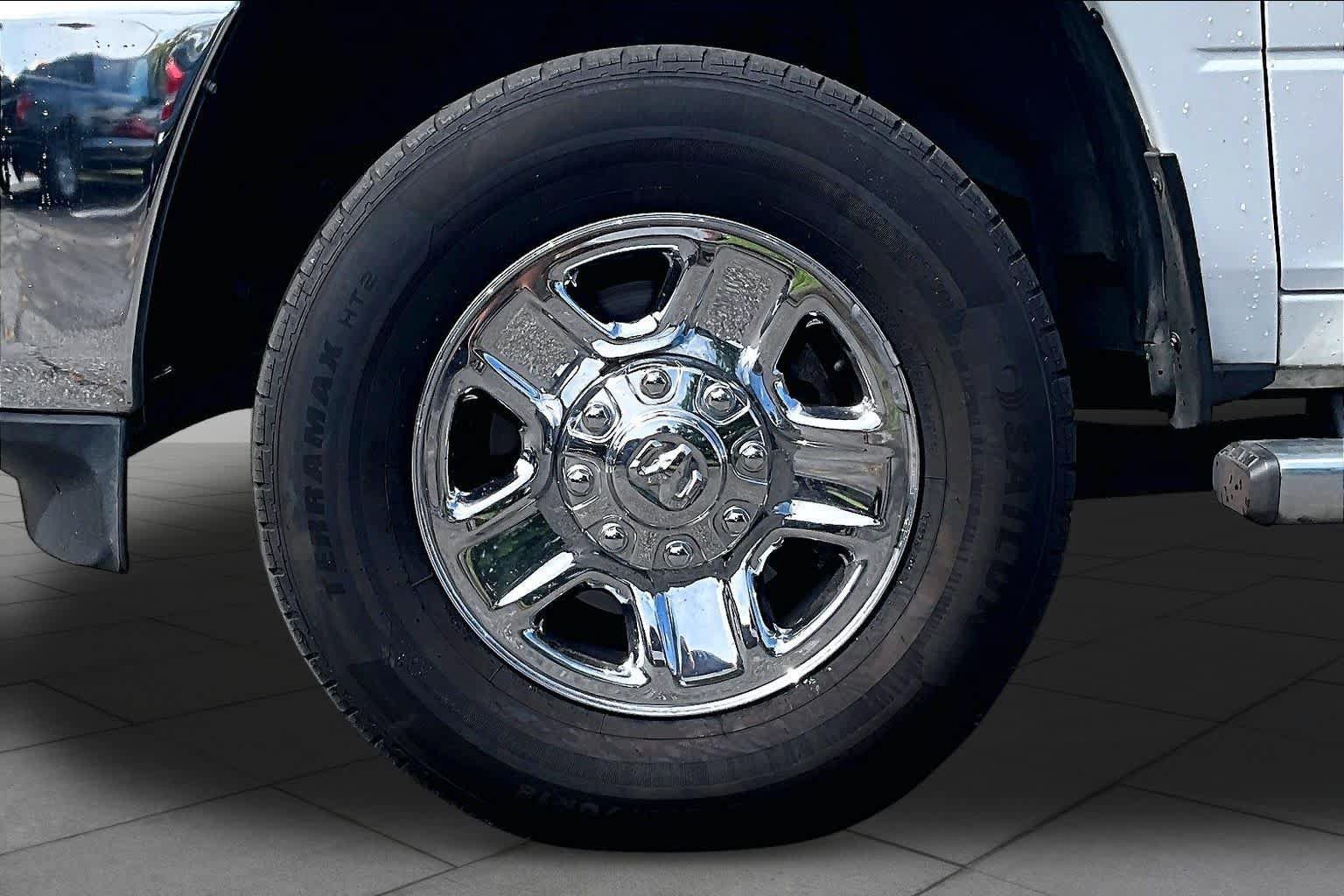 Used 2024 RAM 2500 Tradesman w/ Chrome Appearance Group AWD/4WD image 11
