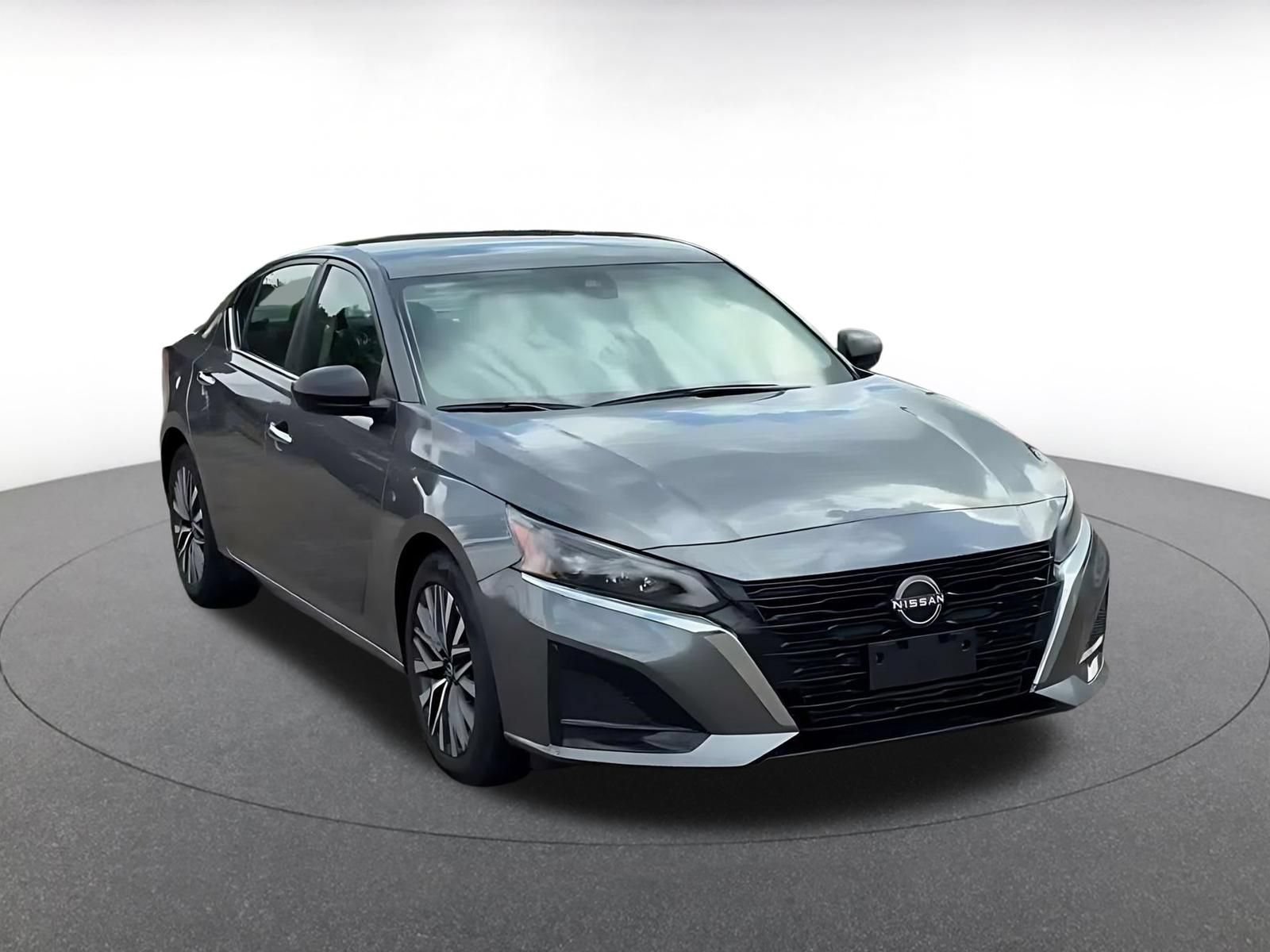 Used 2025 Nissan Altima 2.5 SV FWD image 3
