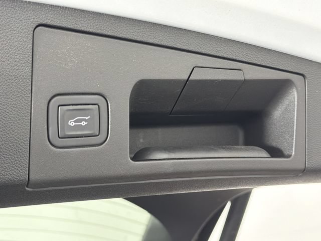 Used 2023 Cadillac XT4 Premium Luxury FWD image 25