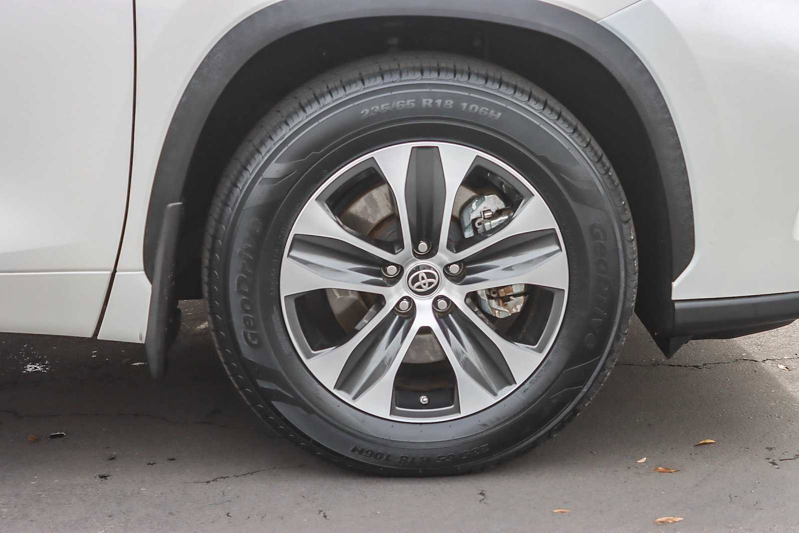 Used 2020 Toyota Highlander XLE image 9