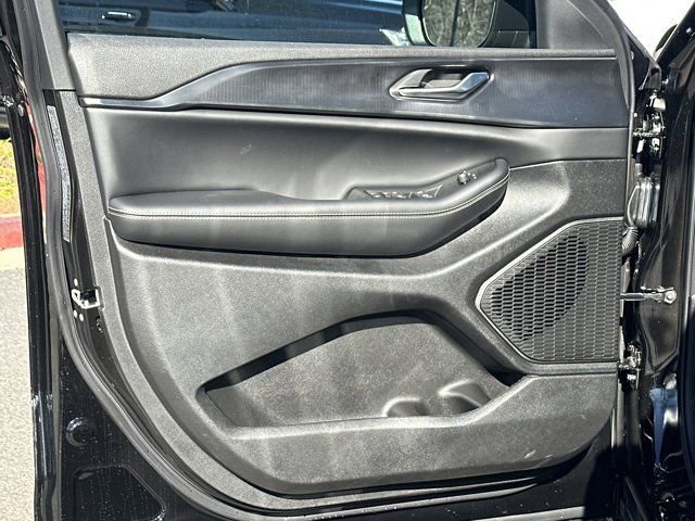 New 2025 Jeep Grand Cherokee Laredo X w/ Luxury Tech Group I image 11