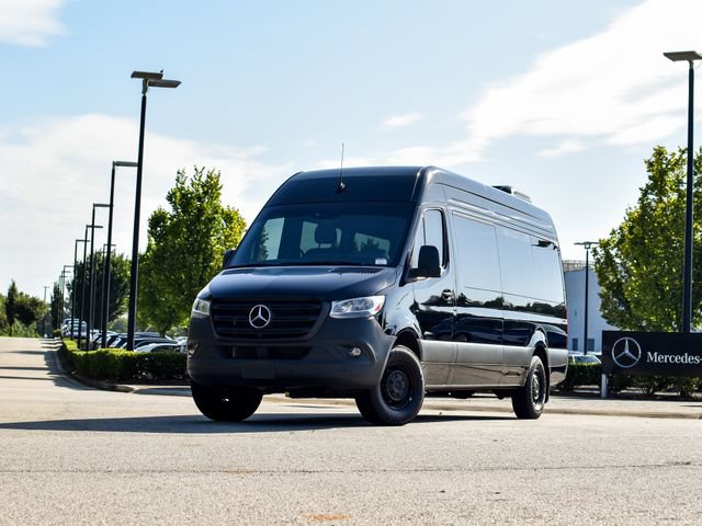 Used 2020 Mercedes-Benz Sprinter 2500 image 2