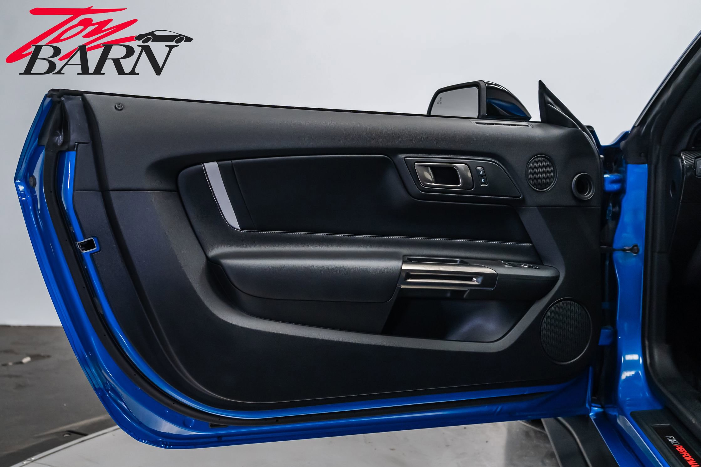 Used 2020 Ford Mustang Shelby GT500 w/ Carbon Fiber Track Pack image 21