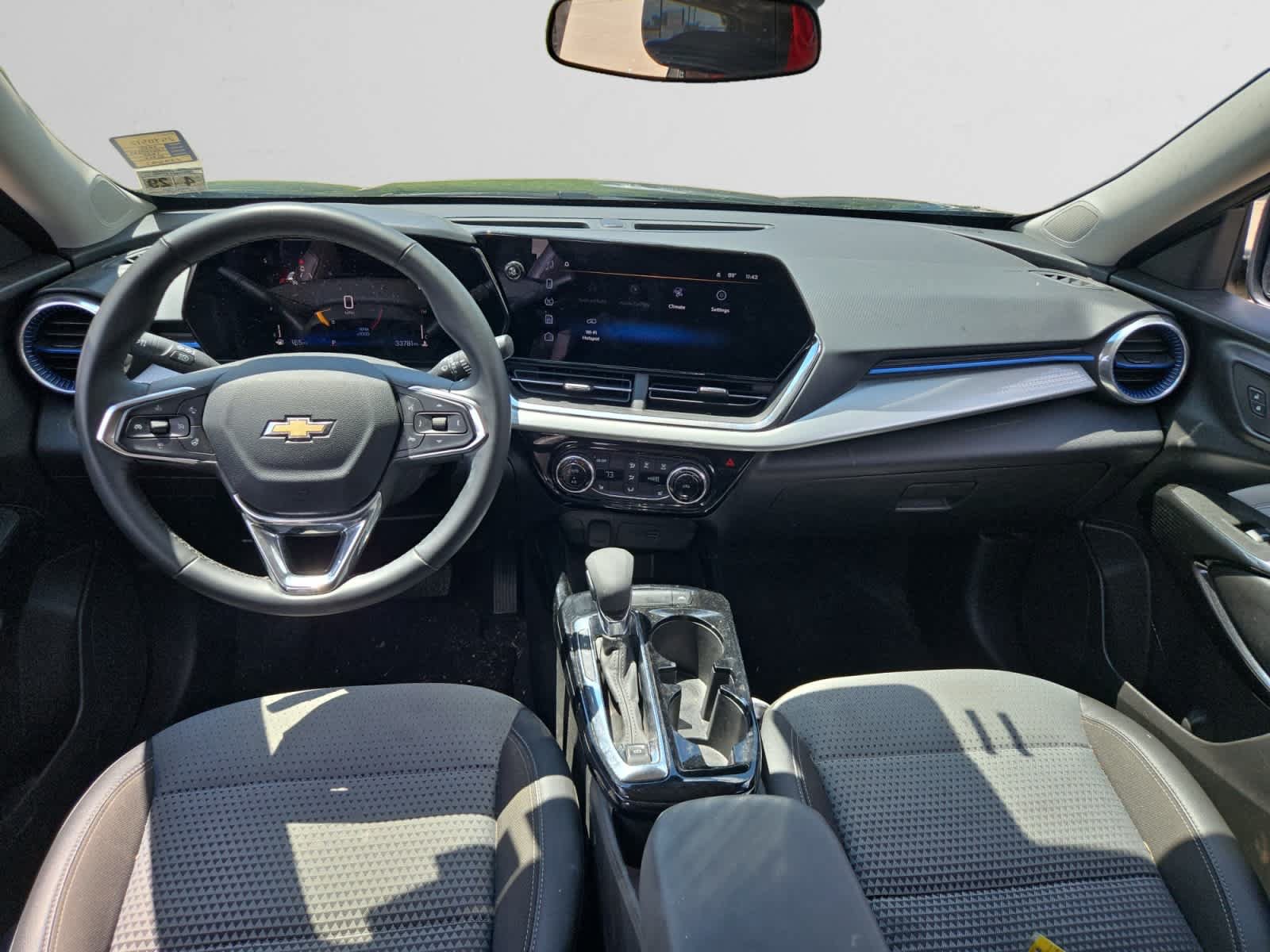Used 2025 Chevrolet Trax LT w/ LT Convenience Package FWD image 10